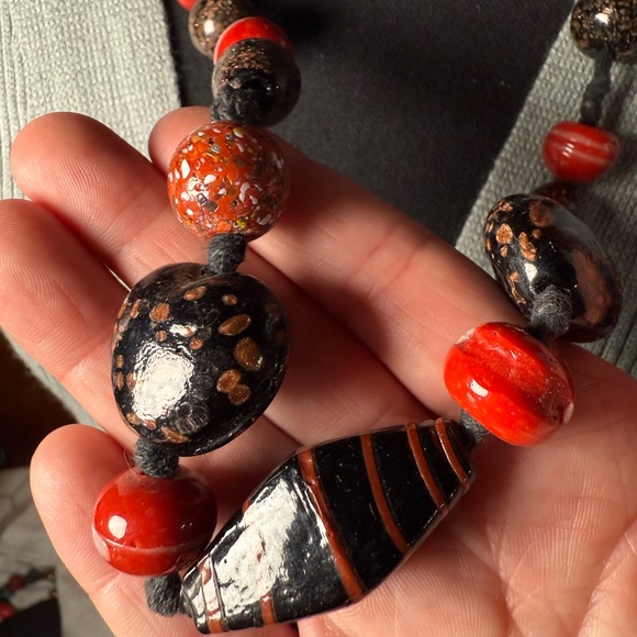 Vintage Chunky Red and‎ Black Beaded Statement Necklace - Picture 3 of 4